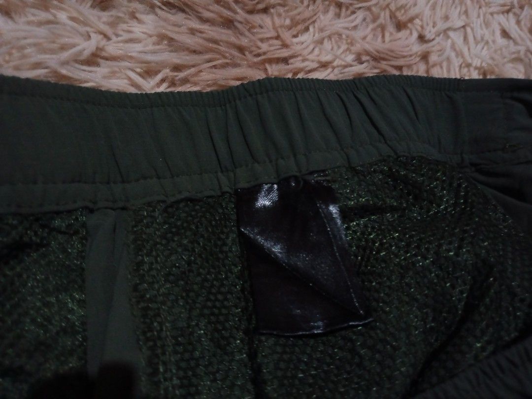 Dark Green Cargo Shorts with Belt (Category: Shorts) located in Boston. Submitted by johnpaulvi30029 (Listing ID 1461938931, Image 3). Description: - Dark green cargo shorts - Elastic waistband with built-in belt - Multiple front and side pockets - Comfortable and practical for everyday wear - Ideal for outdoor activities and casual outings - Easy to style with t-shirts or hoodies.