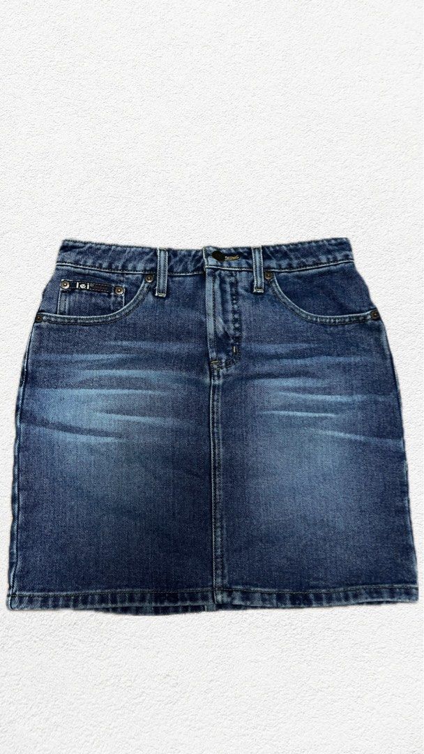 denim skirt pencil (Category: Skirts) located in Quezon City. Submitted by amj.bucket (Listing ID 1461824540, Image 1). Description: waist 26-27 .