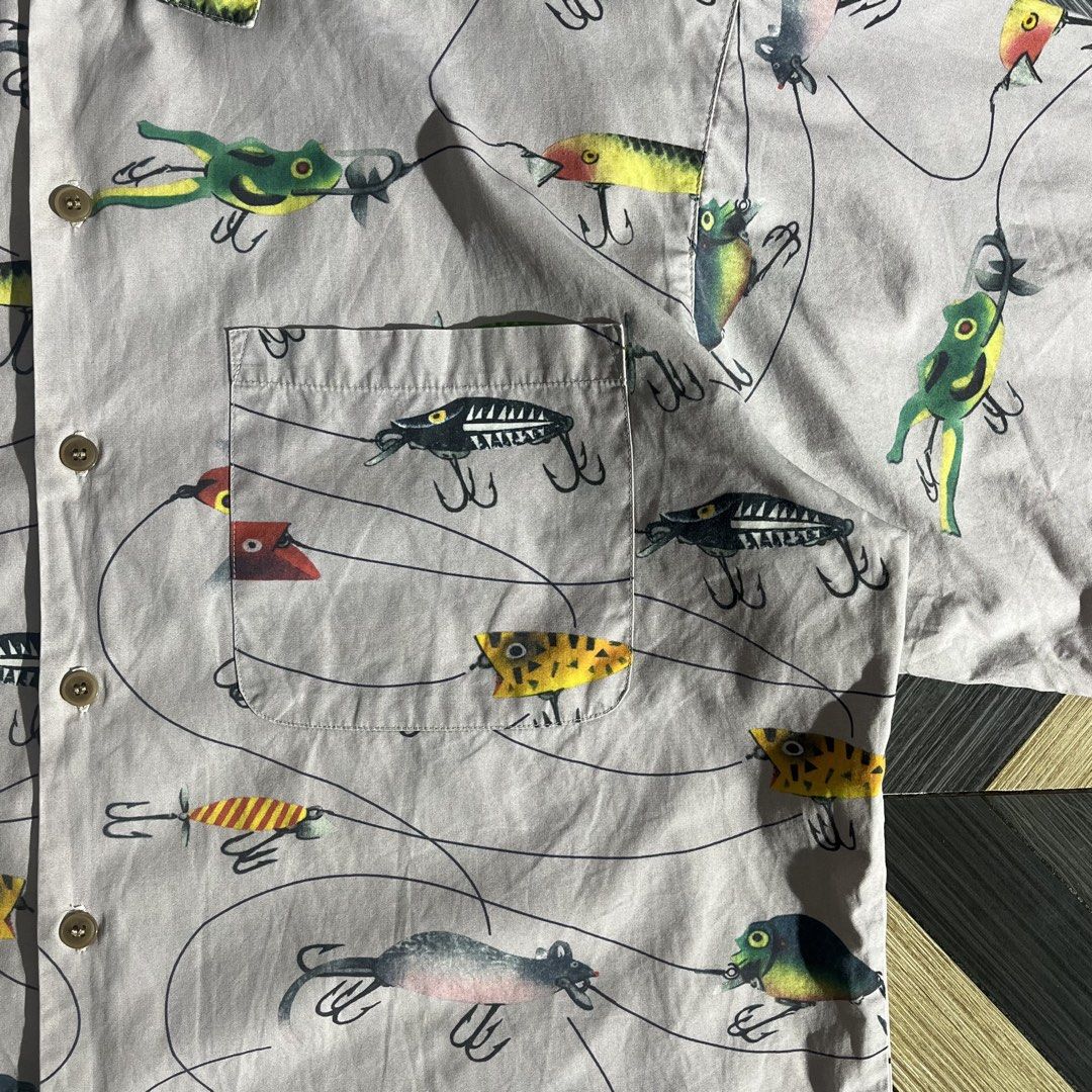 DESCENDANT 2017SS "ANGLER" Textile SS Shirt (Category: Tshirts & Polo Shirts ) located in Daraga. Submitted by th3cliquejunks (Listing ID 1461888593, Image 3). Description: DESCENDANT 2017SS “ANGLER” Textile SS Shirt Tagged Size: 2” Condition: 10/10 Flawless Made in: Japan Measurement: Pit to pit: 24” Length: 27” - 1,880 Dm!.