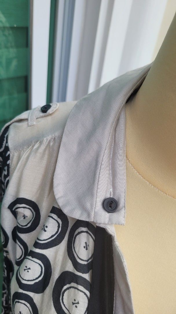 Desigual Button Pattern Long Sleeve Y2K Top (Category: Shirts) located in Muntinlupa City. Submitted by havilahph (Listing ID 1461857623, Image 2). Description: Desigual Button pattern top with awesome designs that anyone looking for Y2K or unique work clothes would love! .