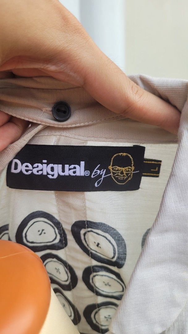 Desigual Button Pattern Long Sleeve Y2K Top (Category: Shirts) located in Muntinlupa City. Submitted by havilahph (Listing ID 1461857623, Image 3). Description: Desigual Button pattern top with awesome designs that anyone looking for Y2K or unique work clothes would love! .