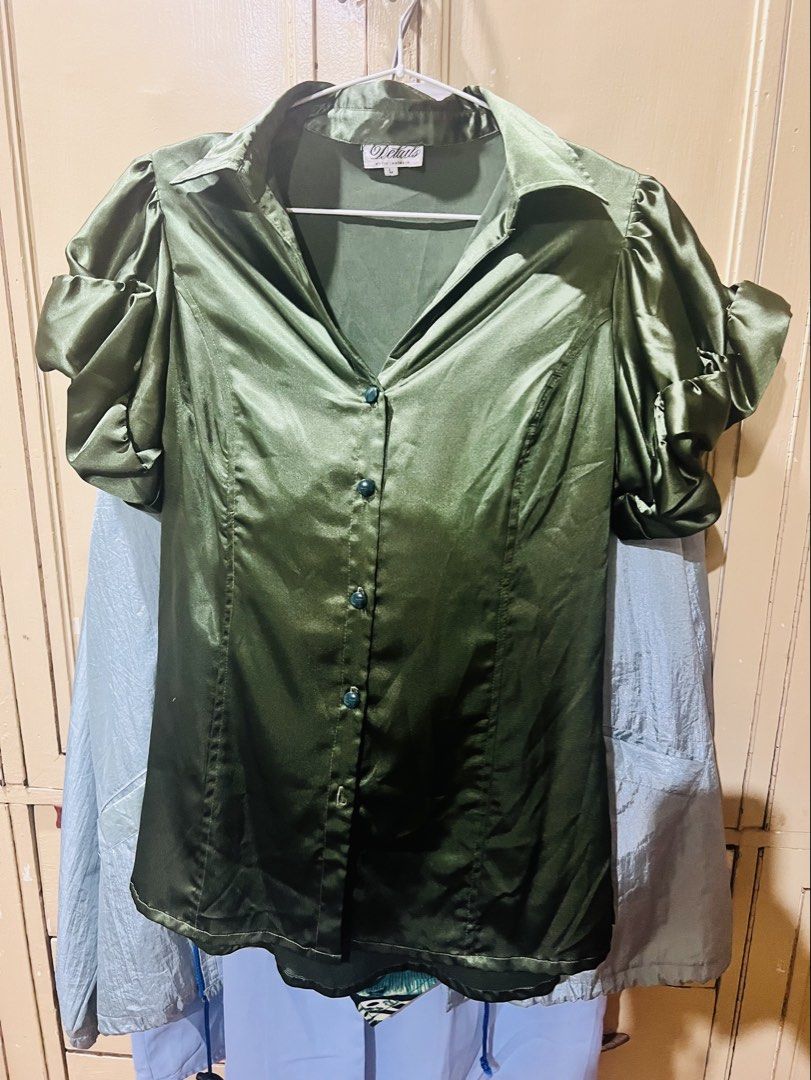 Details at the Landmark (Category: Blouses) located in Paranaque City. Submitted by arianem031087 (Listing ID 1461911277, Image 1). Description: .