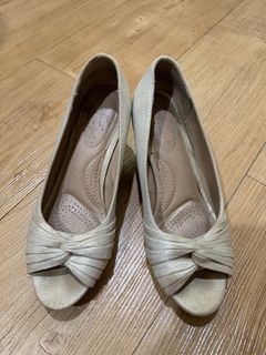 (Category: ) located in . Submitted by cezzys_closet (Listing ID 1461915049, Image 1). Description: .