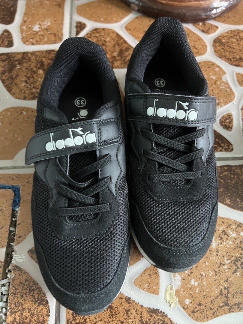 Diadora shoes (Category: Babies & Kids Fashion) located in Manila. Submitted by maetopak1995 (Listing ID 1461845711, Image 1). Description: .