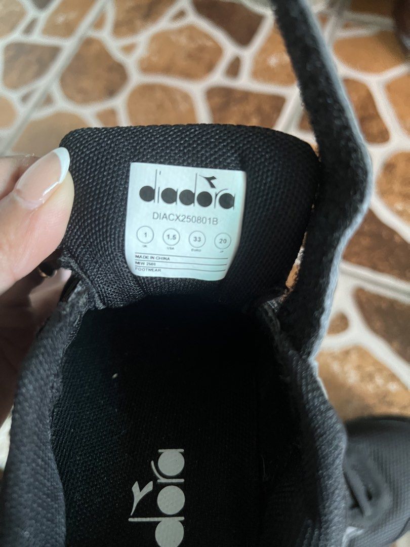 Diadora shoes (Category: Babies & Kids Fashion) located in Manila. Submitted by maetopak1995 (Listing ID 1461845711, Image 2). Description: .