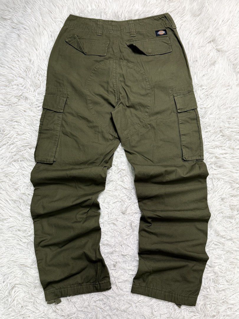 Dickies cargo pants (Category: Trousers) located in Baguio. Submitted by sellingtonshop (Listing ID 1461842392, Image 2). Description: r39. Dickies Eagle Bend cargo pants Size: S W: 28 L: 42 Inseam: 30 Leg opening: 8.5 Condition: good as new Issue: none Mine: 1280 Steal: 1480 Grab: 1680.