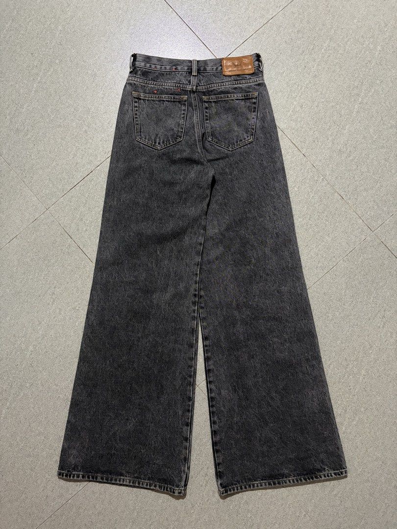Diesel 1978 D Akemi Trouser Grey Jeans (Category: Jeans) located in Talisay. Submitted by re_sell01 (Listing ID 1461897681, Image 2). Description: Diesel 1978 D Akemi Trouser Jeans Size 25 Waistline 27” Length 43.5” Leg 11” Hem 13” Color Grey Non Stretch Non Alter Length Excellent Condition.