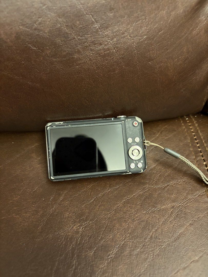 Digicam Casio Exilim EX-S10 (Category: Cameras) located in Pasay City. Submitted by lavvcutie (Listing ID 1461928220, Image 2). Description: - Working - with battery, memory card, battery charger.