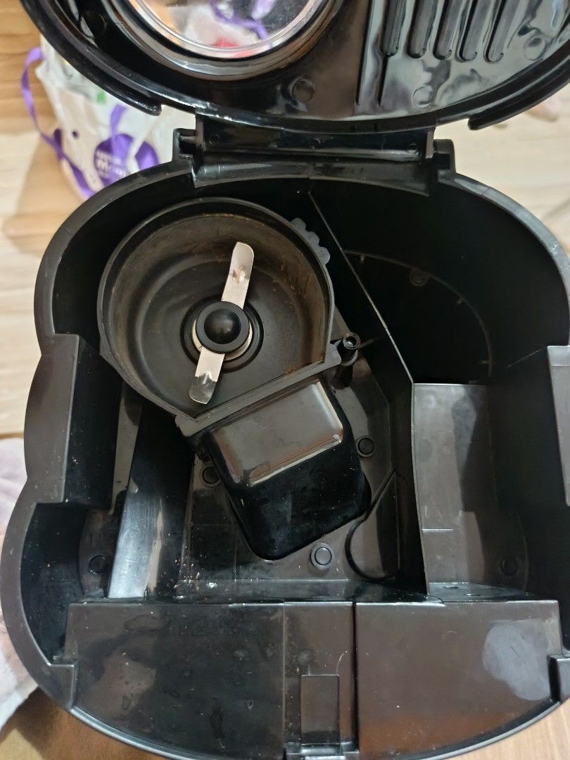 Digital grind and brew coffee maker (Category: Coffee Machines & Makers) located in Baguio. Submitted by hayatihabi23287 (Listing ID 1461837780, Image 3). Description: FRIGIDAIRE FD7188 Digital Grind and Brew Coffee Maker ‎.Malinis pa punasan lang kasi kabubukas ang box maalikabok ‎.See pictures for details ‎.built in coffee grinder..You can use pre ground coffee or whole coffee beans.removable din for cleaning ‎.Can make 12 cups of coffee ..clos