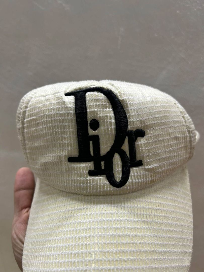 Dior Cap (Category: Caps & Hats) located in Caloocan City. Submitted by j3ngsanity (Listing ID 1461954546, Image 2). Description: yellow stains.