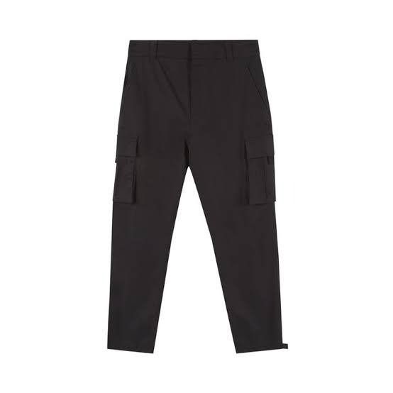 Dior Logo Patch Cargo pants (Category: Luxury Apparel) located in Quezon City. Submitted by johnpaulperezzz (Listing ID 1461898788, Image 1). Description: NAME: Dior Logo Patch Cargo pants COLOR: Black SIZE: 46 FIT: 30 Dimension: Waist: 15 Inseam: 27 Front Rise: 13 Thigh: 11 Knee: 8 Leg Opening: 7 CONDITION: 9/10 ISSUE: -none PRICE: 15k .