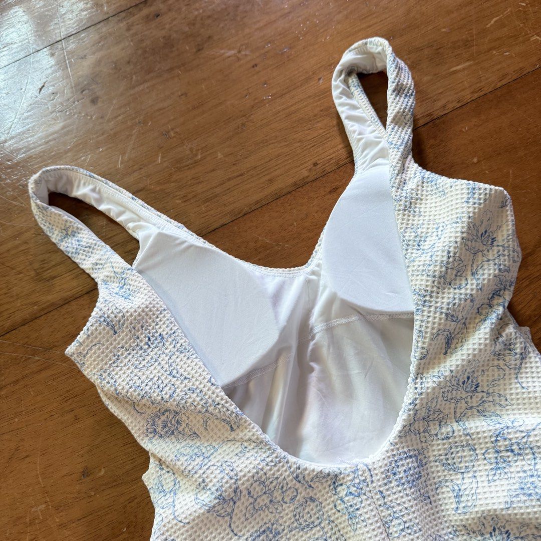 Dippin Daisy S-M One Piece (Category: Bikinis & Swimsuits) located in Binan City. Submitted by colormehappyph (Listing ID 1461841451, Image 2). Description: Makapal tela Sakto sa small pero ma stretch pa to hanggang medium to semi large Double lining Maganda fit Cheeky style na high cut Unique design and branded from Australia.