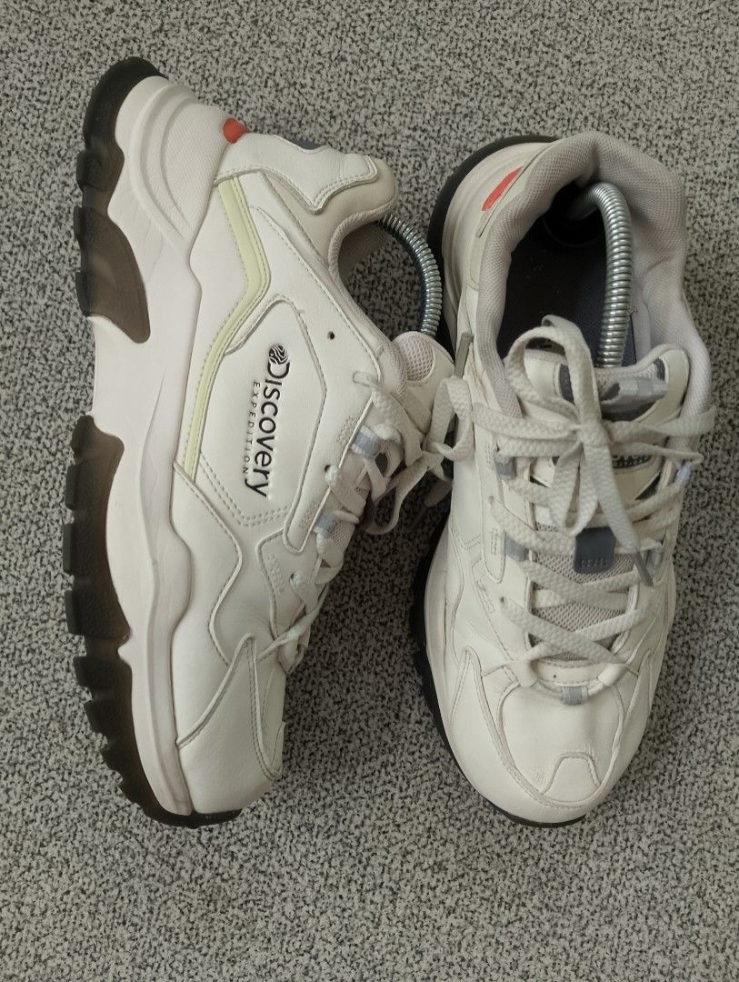 Discovery Expedition 'Bucket Dwalker' Chunky Sneakers (Category: Sneakers) located in Cabadbaran. Submitted by ztsfinds (Listing ID 1461826087, Image 1). Description: Discovery Expedition Bucket Dwalker Chunky Sneakers - White - US 9 / 270m Selling an authentic pair of Discovery Expedition Bucket Dwalker chunky sneakers in white/off-white. This Korean streetwear favorite is highly sought after for its stylish oversized aesthetic, thick comfort mi