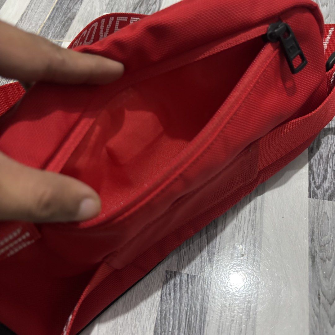 Discovery Expedition Red Chest Bag (Category: Belt bags, Clutches and Pouches) located in Banga. Submitted by akosiloco (Listing ID 1461919865, Image 3). Description: - Red chest bag from Discovery Expedition - Multiple zippered compartments and pockets for organization - Adjustable strap with buckle closure for a secure fit - Ideal for hands-free carrying of essentials - Durable material, suitable for travel or daily use.