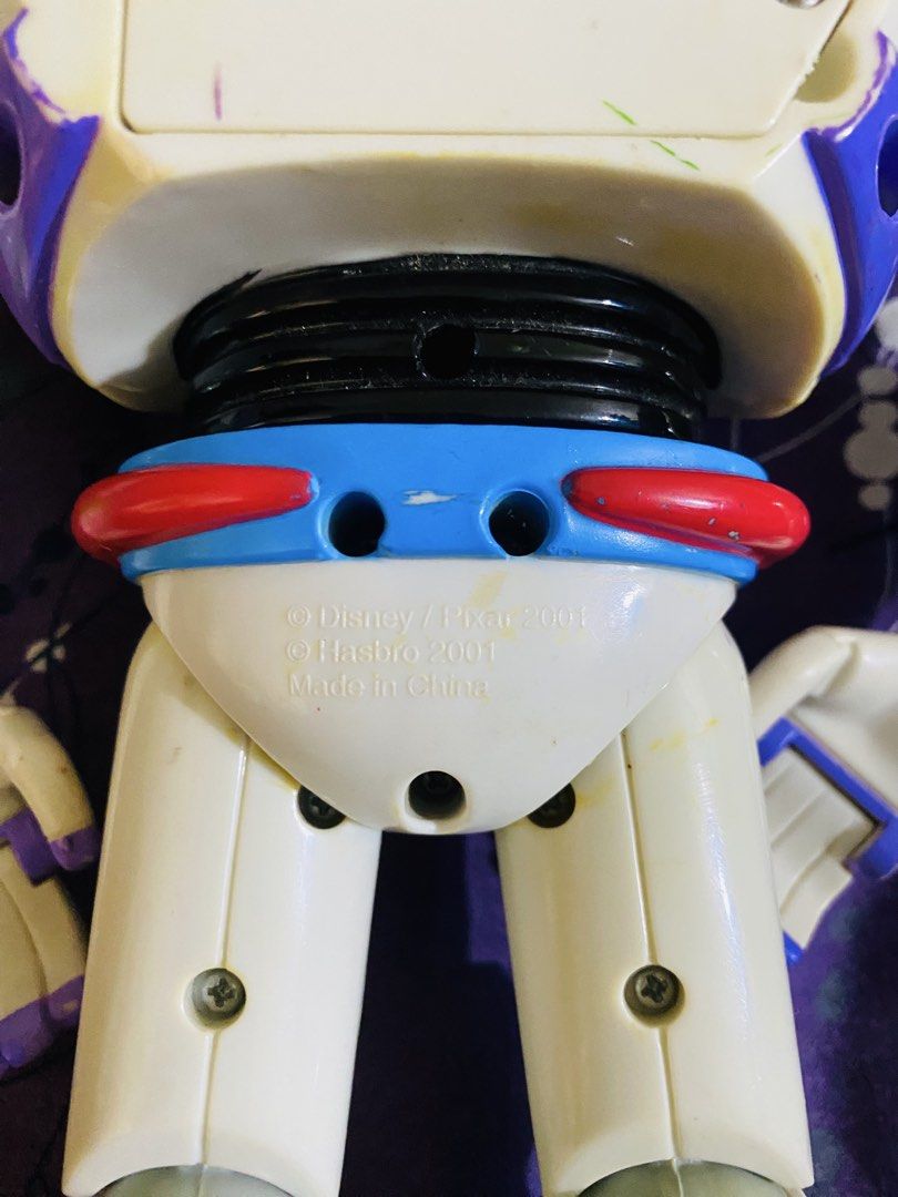 Disney Pixar 2001 Hasbro Buzz Lightyear Action Figure (Category: Action & Battle Toys) located in Manila. Submitted by secretjoy.609 (Listing ID 1461980524, Image 3). Description: - Buzz Lightyear action figure - Made by Hasbro in 2001 - Features movable joints and iconic details - Shows minor scuffs and marks from play - Ideal for any Toy Story fan - Ready for new adventures! Working all buttons Issue no jetpack at yellowish sa back right arm Bu