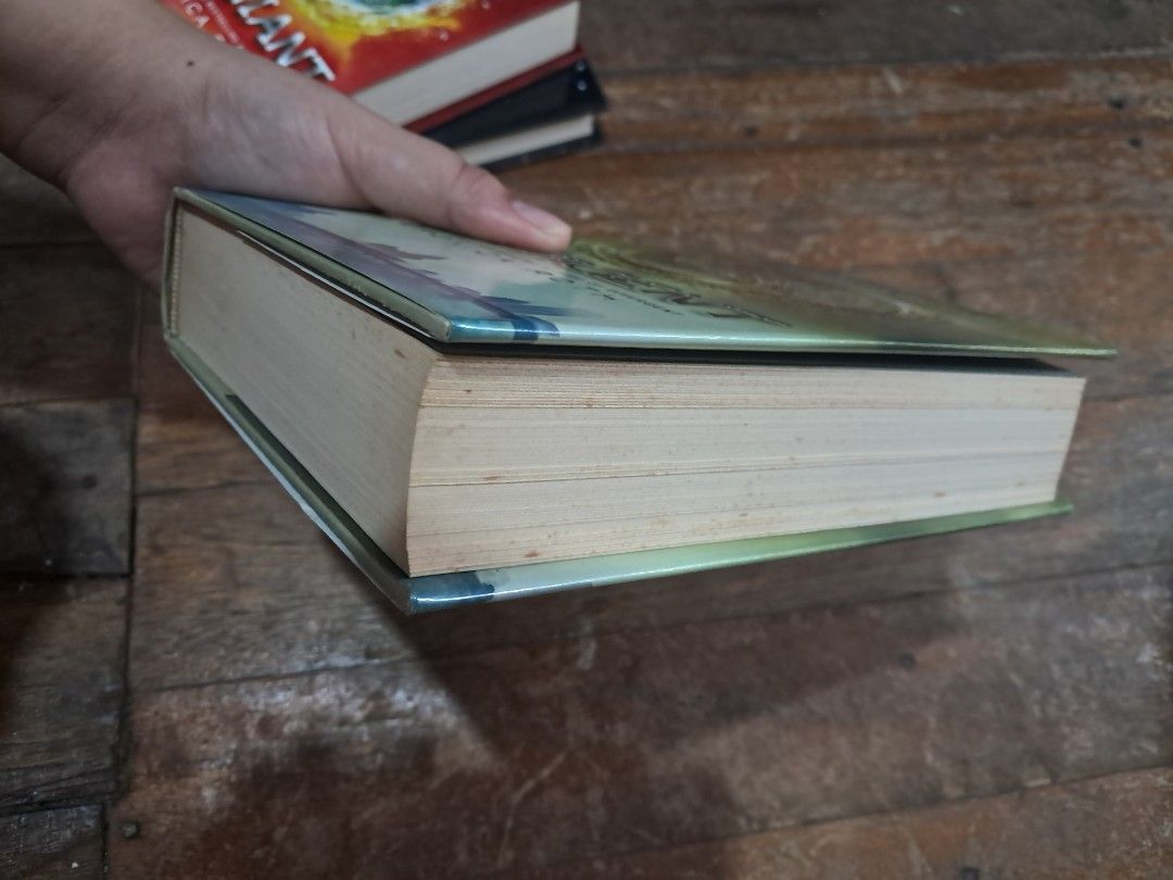 DIVERGENT Series Hardcover Book Set (Category: Storybooks) located in Pasig City. Submitted by _george (Listing ID 1461821280, Image 3). Description: 📚 **Divergent Hardbound Book Set for Sale** 📚 Selling my **Divergent hardbound book set** — perfect for collectors and fans of the series! 💙 ✨ **Condition:** Like new • No damages, tears, or markings • Well-maintained and barely used • The sides/edges of the pages have a **slightly yellowish tint