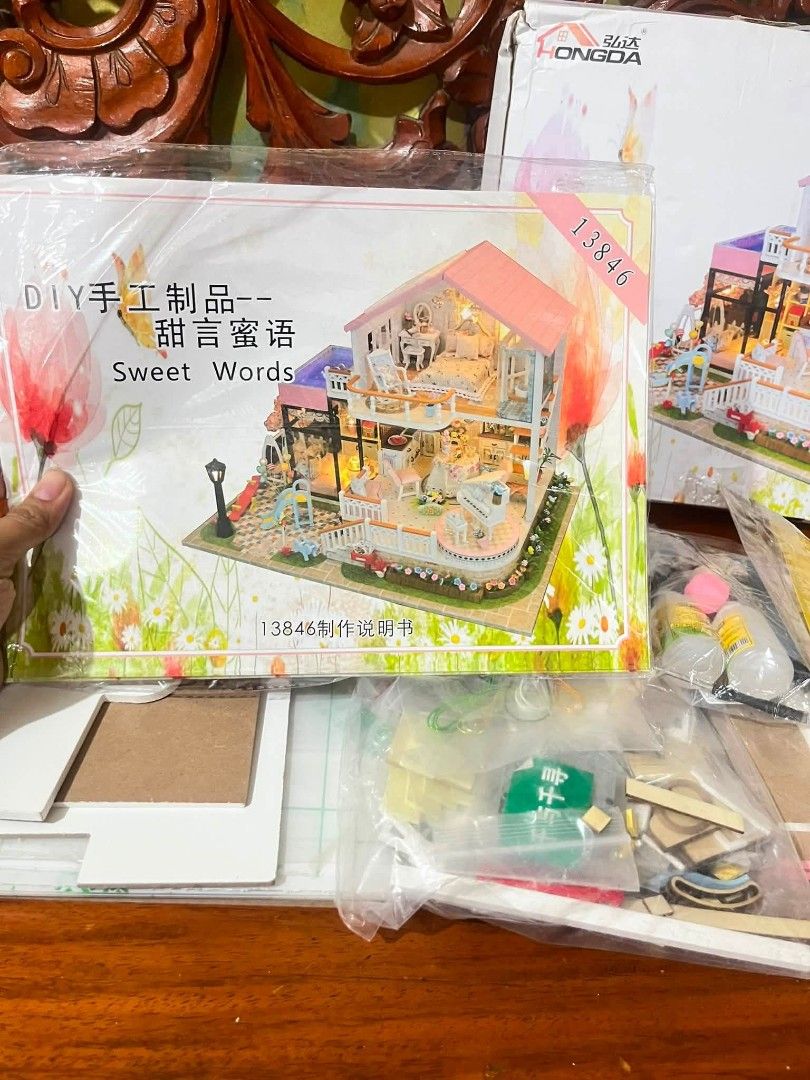 Diy Ready Miniture House (Category: Kids Toys) located in Quirino. Submitted by dolliedoll (Listing ID 1461812665, Image 2). Description: 📌 DIY mi it ure House ₱800 only -Kayo na magassemble - Good pangbonding, papatay oras From 🇬🇧/🇯🇵/🇭🇰 Box ✅ Used items, expect minor scratches and issues. We sell items AS IS. Will declare if may major issues like damage on the item. Check photos to inspect🔎 MOD: JNT MOP: GCASH MINE NOW, PAY NOW WE SHIP N