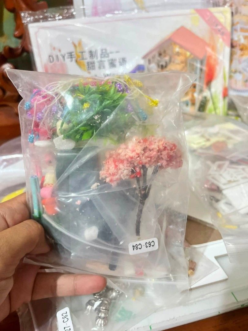 Diy Ready Miniture House (Category: Kids Toys) located in Quirino. Submitted by dolliedoll (Listing ID 1461812665, Image 3). Description: 📌 DIY mi it ure House ₱800 only -Kayo na magassemble - Good pangbonding, papatay oras From 🇬🇧/🇯🇵/🇭🇰 Box ✅ Used items, expect minor scratches and issues. We sell items AS IS. Will declare if may major issues like damage on the item. Check photos to inspect🔎 MOD: JNT MOP: GCASH MINE NOW, PAY NOW WE SHIP N