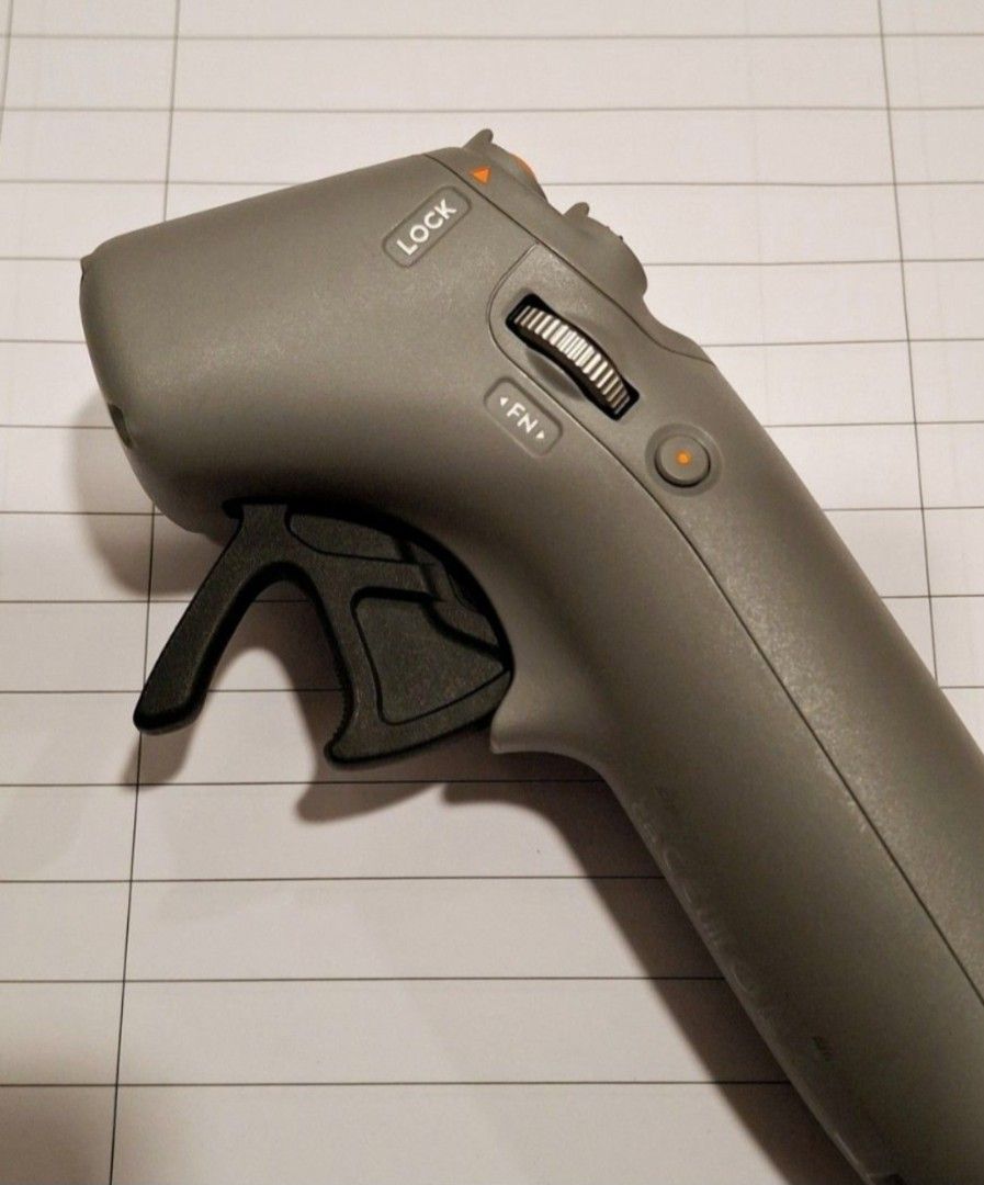 Dji Avatar 1 Motion 2 遙控器 （分類：航拍）位於 Hong Kong。 由 ringowong1026 提交（商品編號 1461877371，圖片 1）。簡介： 跟機套裝（機已售出），未用過！無盒！🤓🤓🤓🙏🙏 操作正常！。