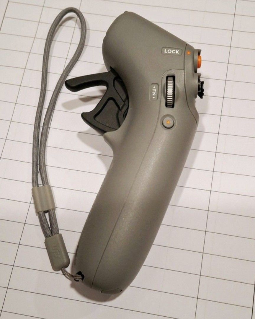 Dji Avatar 1 Motion 2 遙控器 （分類：航拍）位於 Hong Kong。 由 ringowong1026 提交（商品編號 1461877371，圖片 2）。簡介： 跟機套裝（機已售出），未用過！無盒！🤓🤓🤓🙏🙏 操作正常！。