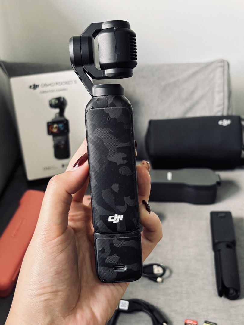 DJI Osmo Pocket 3 Creator Combo (Category: Video Cameras) located in Quezon. Submitted by cjstaana08 (Listing ID 1461810797, Image 2). Description: DJI Osmo Pocket 3 Creator Combo Like new condition ✨ Inclusions: DJI Osmo Pocket 3 Camera DJI Mic 2 Transmitter & Windscreen Magnet Battery Handle Handle with 1/4” thread Osmo Mini Tripod Wide-Angle Lens Osmo Pocket 3 Carrying Bag Protective Cover Type-C Cable Silicone Case (Memory cards are bought se