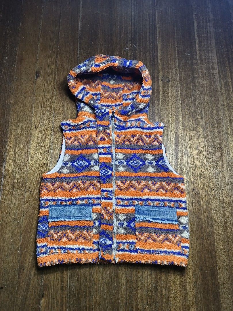 Docei winter Fleece Vest (Category: Coats, Jackets and Outerwear) located in Mandaluyong City. Submitted by heatgear (Listing ID 1461923336, Image 1). Description: - Super cozy fleece vest from Docei - Fun geometric pattern in orange, blue, and brown - Two pockets with denim trim - Zip-up front - Smooth fabric lining - Made in Italy dimension L 21 w 20 300 + sf location mandaluyong willing to meet up as long as it's near my area.
