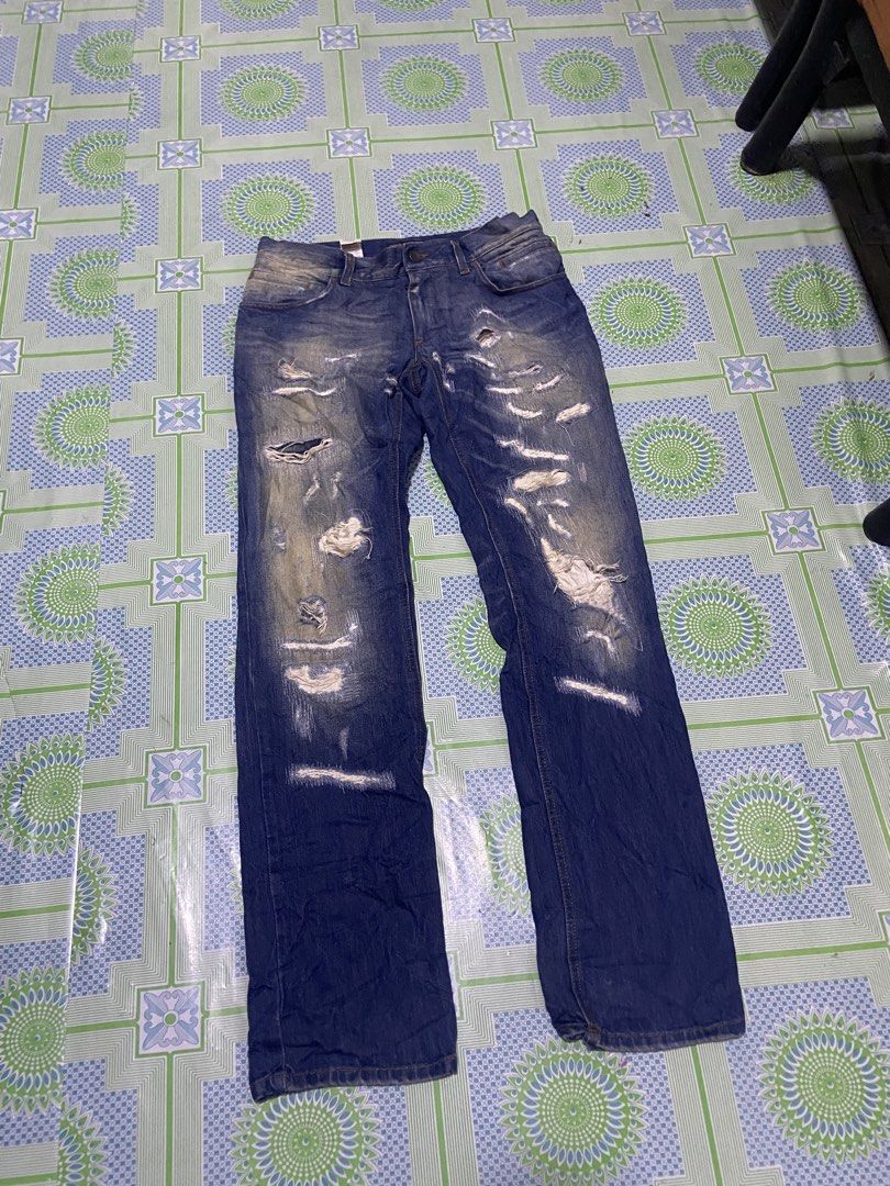 Dolce Gabbana DG Distressed Jeans (Category: Jeans) located in Cagayan de Oro. Submitted by timeless_trends (Listing ID 1461892204, Image 1). Description: dm for more details .