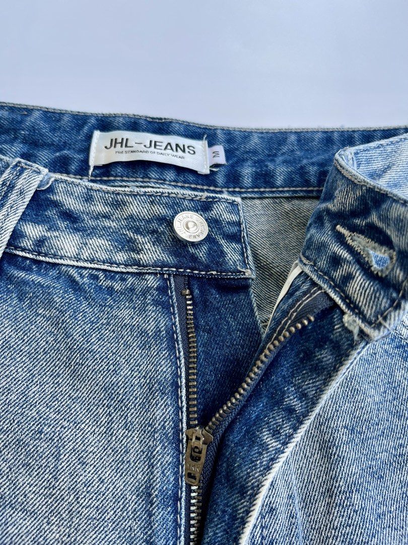 Double knee jorts (Category: Shorts) located in Roxas City. Submitted by anamaria12997 (Listing ID 1461838556, Image 3). Description: Size on tag: medium Waistline 28-30 Length 27.5 Hem 13.