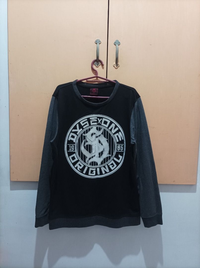 DYSEONE LONGSLEEVE SWEATER (Category: Coats, Jackets and Outerwear) located in Manila. Submitted by ako.si.lemmor (Listing ID 1461825221, Image 1). Description: This is personal use and not thrifted. Dimes: 20.5X27 (L) Color rate: 9.5/10 Issue: None Ship at your own cost or pickup Mandaluyong..