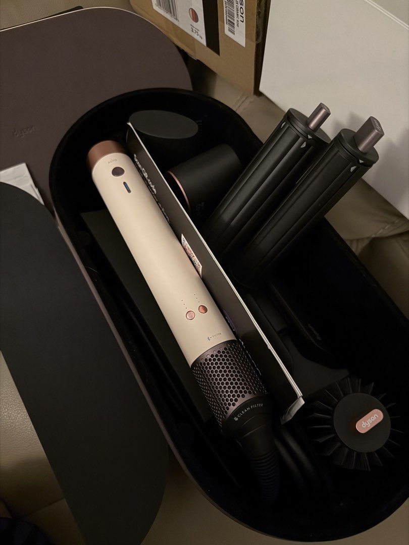 Dyson Airwrap Co-anda 2x (Category: Hair) located in Manila. Submitted by buyingstuffsidontneed (Listing ID 1461932426, Image 2). Description: FS Dyson Airwrap Co-anda 2x 36,500 REPRICED TO 34,500!! •bought last June (MOA branch with receipt! 🧾) •used 2-3x only •ceramic pink color •with original box & paper bag •comes with all original attachments Dm meeee! ❤️ RFS: not using it anymore .
