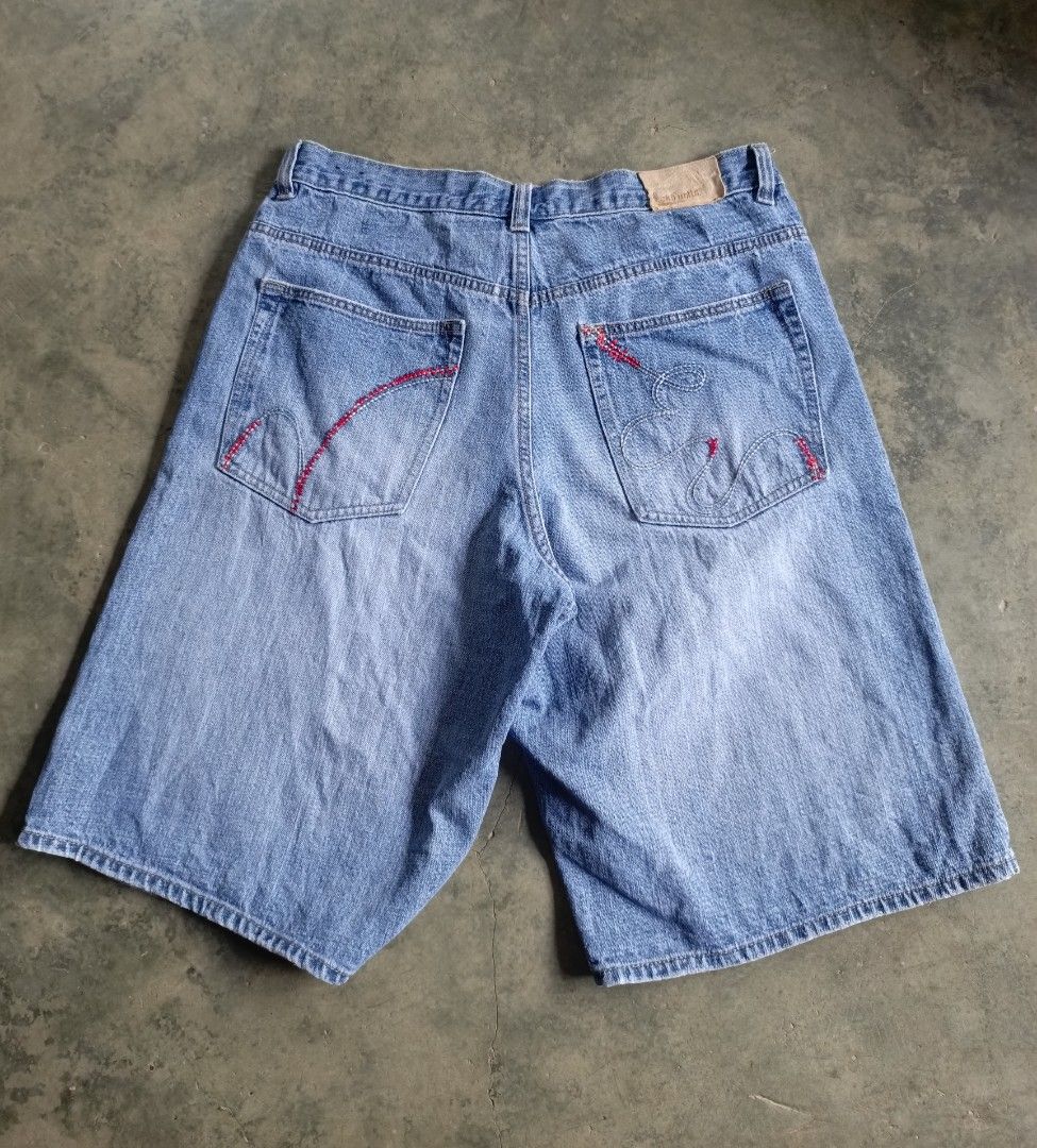 Ecko Unltd. Denim Shorts Size 34 (Category: Shorts) located in Pinamungahan. Submitted by _kimmmvtg (Listing ID 1461837001, Image 2). Description: Ecko Unltd. denim shorts 34 Waist 24 Length 12.5 Opening Issue/s: Scratches, hole on the front and back 📌Some issues may not be seen or indicated .