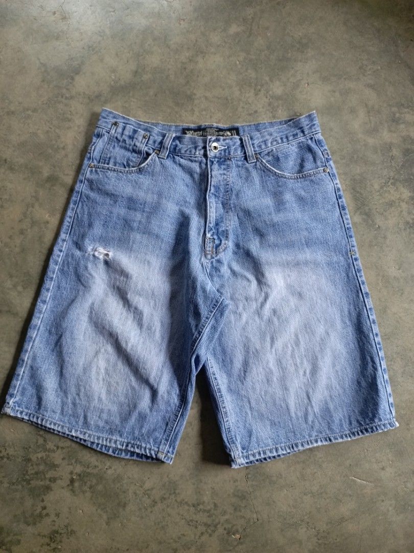 Ecko Unltd. Denim Shorts Size 34 (Category: Shorts) located in Pinamungahan. Submitted by _kimmmvtg (Listing ID 1461837001, Image 1). Description: Ecko Unltd. denim shorts 34 Waist 24 Length 12.5 Opening Issue/s: Scratches, hole on the front and back 📌Some issues may not be seen or indicated .
