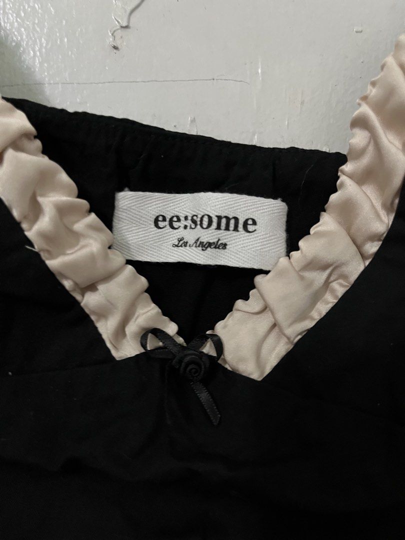 Eesome Black Ruched Strap V-Neck Top (Category: Sleeveless) located in Antipolo. Submitted by starraid777 (Listing ID 1461850893, Image 3). Description: .