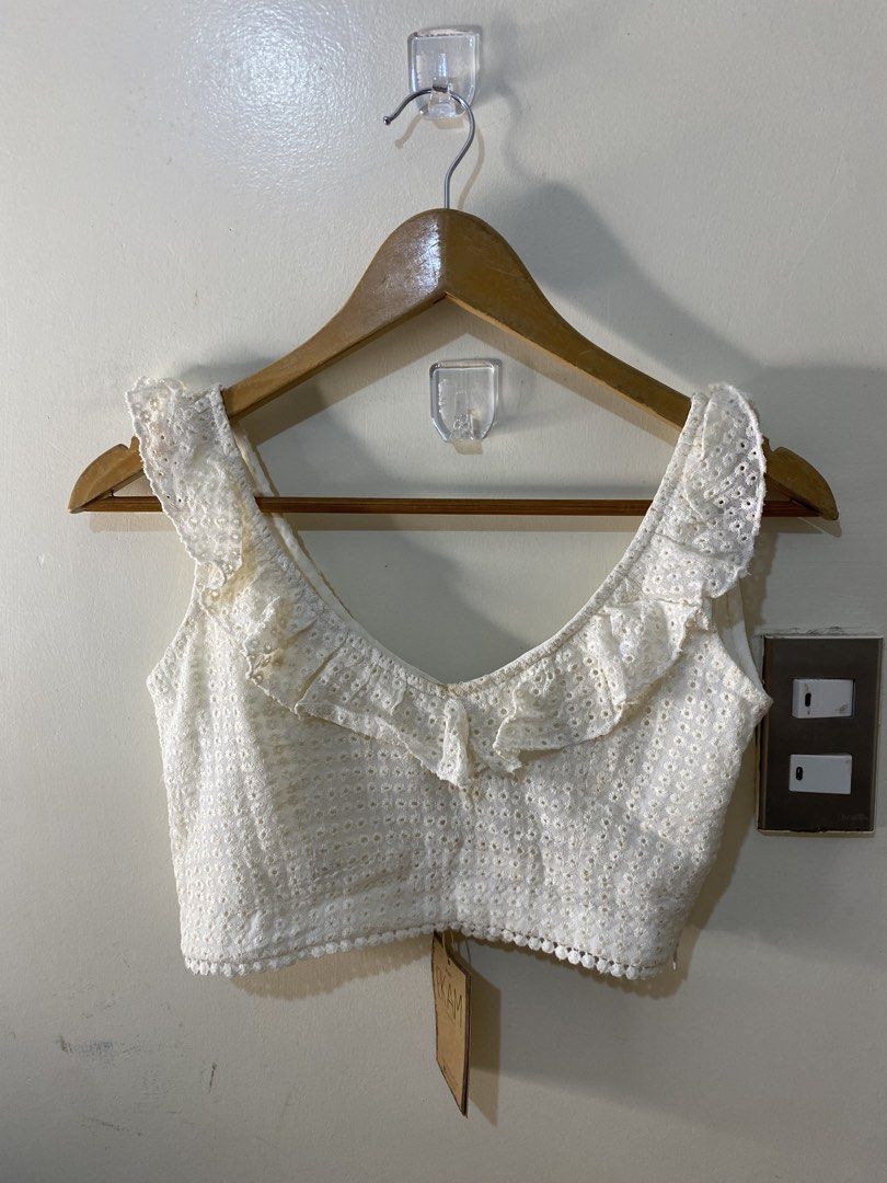 Ekam eyelet croptop xs a72 (Category: Sleeveless) located in Baguio. Submitted by buyforless_2600 (Listing ID 1461953572, Image 1). Description: .