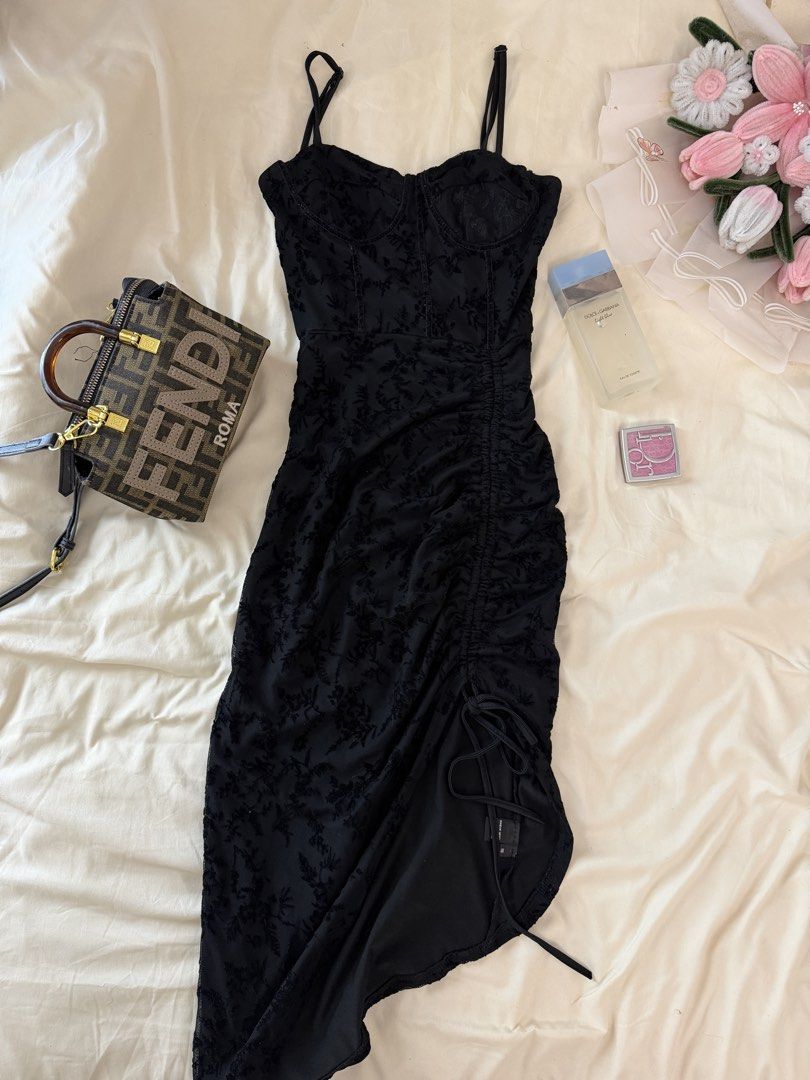 elegant dress (Category: Dresses) located in Tarlac. Submitted by hd5jhjq8rh (Listing ID 1461846300, Image 1). Description: .