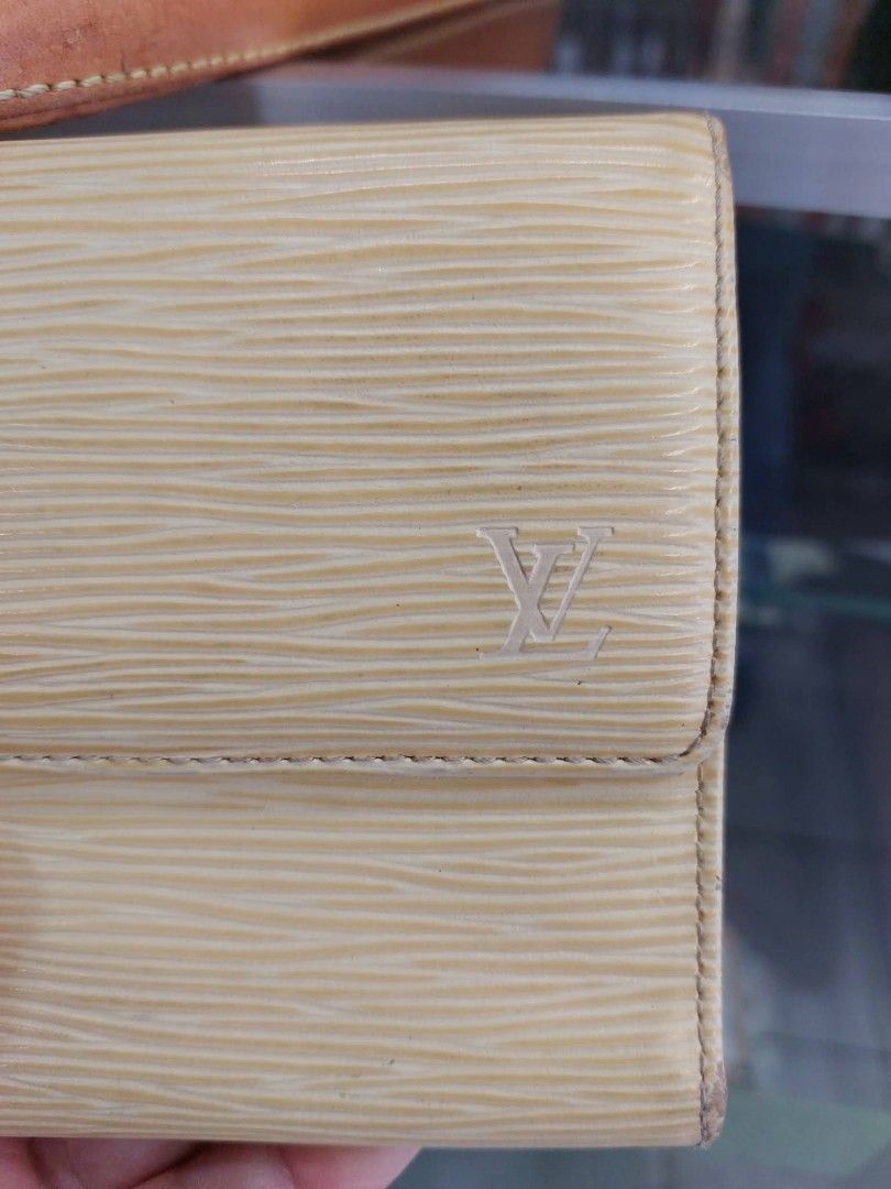 epi long wallet (Category: Wallets & Card holders) located in Cagayan de Oro. Submitted by jocelynt483 (Listing ID 1461818349, Image 2). Description: epi long wallet.