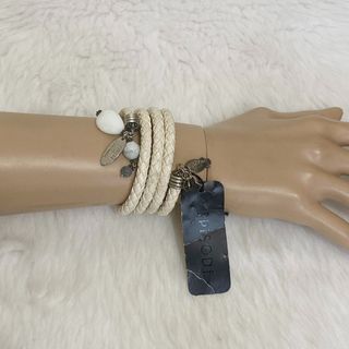 (Category: ) located in . Submitted by posh_avenue888 (Listing ID 1461865884, Image 1). Description: .