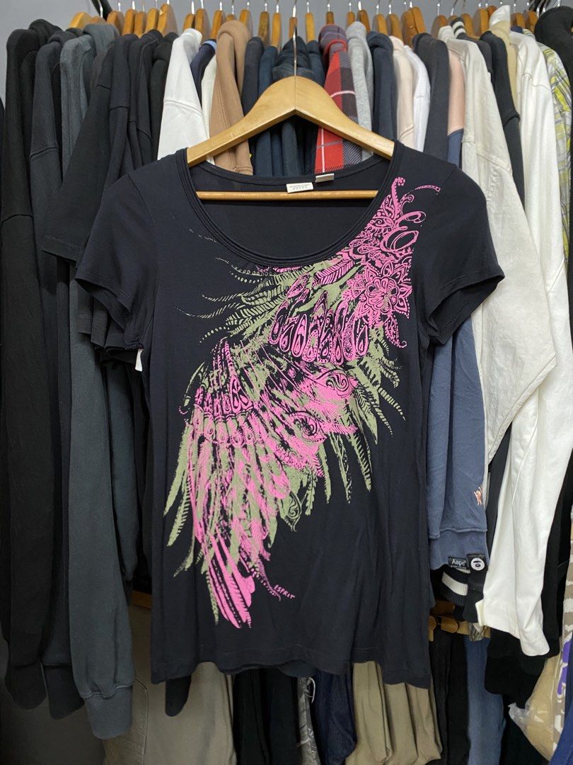 Espirit y2k (Category: Activewear) located in Manila. Submitted by freshfindresale (Listing ID 1461803526, Image 2). Description: Mine: 199 Small-Medium Excellent condition 1 pinhole.