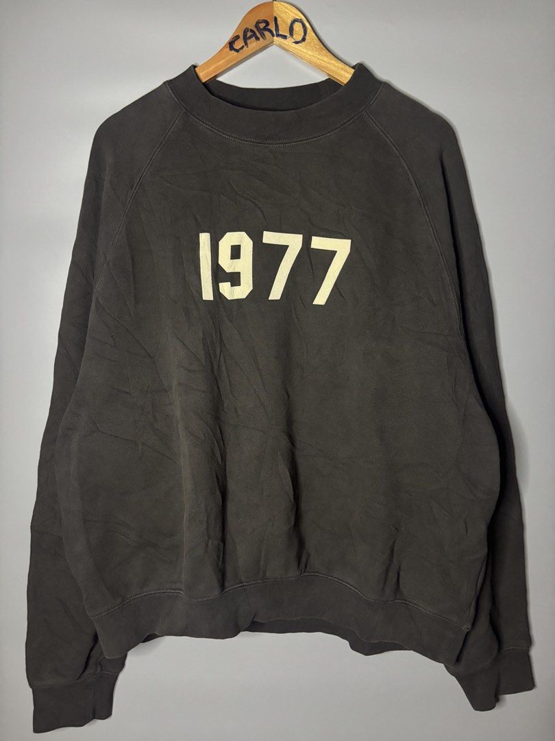 ESSENTIALS 1977 CREWNECK (Category: Coats, Jackets and Outerwear) located in Bayambang. Submitted by lo_keythrifting (Listing ID 1461930691, Image 1). Description: - Grey Fear of God Essentials crewneck sweatshirt - Condition: Good as new - Size: Large on tag - Dimes: 27*26 - Color rate: 9.8/10 - No issue - Features '1977' graphic on the front - Raglan sleeves - Size: L - Perfect for casual wear MOP - GCASH COURIER - J&T.
