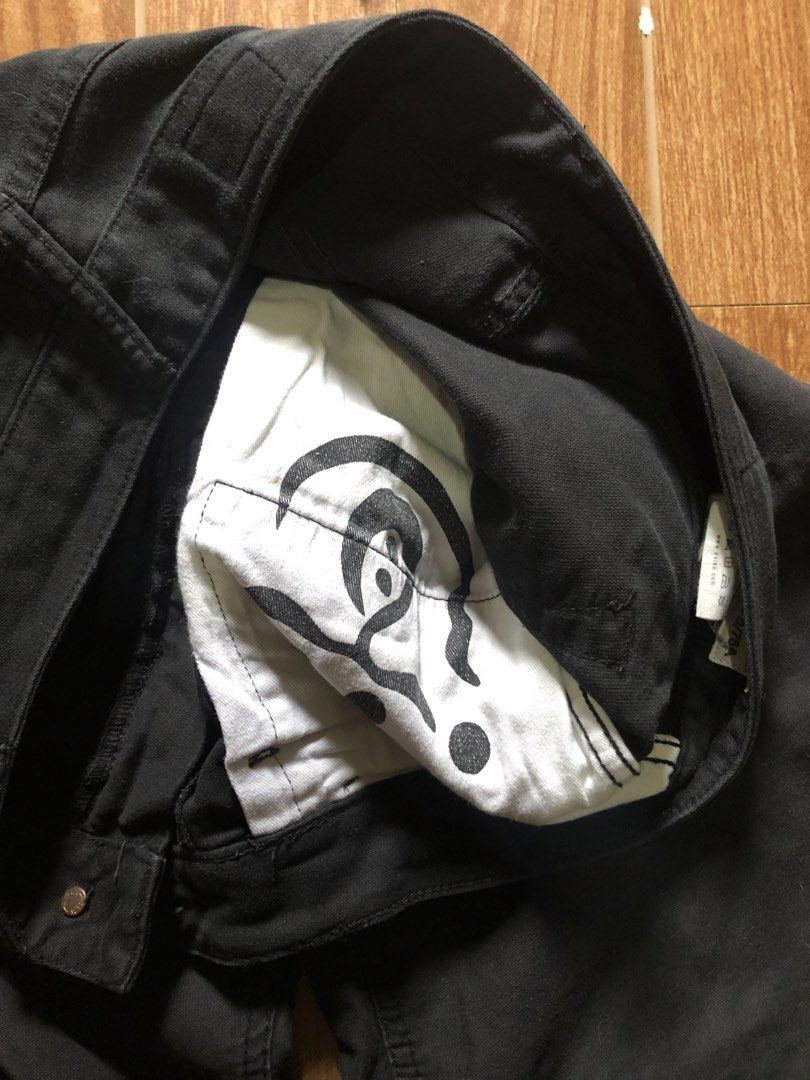 EVISU jeans stripped (Category: Jeans) located in Manila. Submitted by dendenboomshakala (Listing ID 1461826407, Image 3). Description: 30 on tag 33-34 inch waist 39 length .