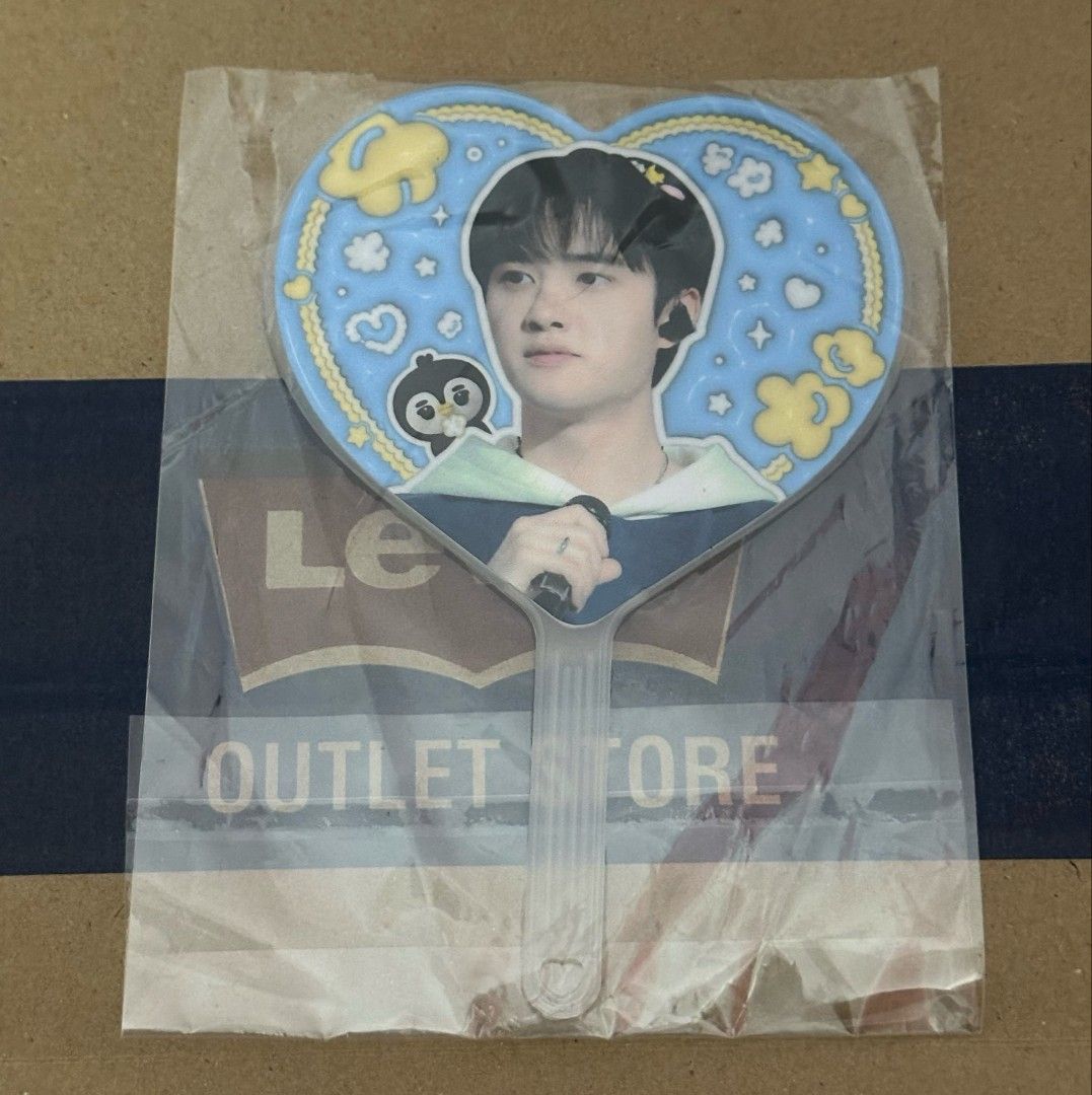exo kyungsoo mini uchiwa fan (Category: K-Wave Merchandise) located in Quezon City. Submitted by kury0m1z (Listing ID 1461883806, Image 1). Description: 🛒 #kury0m1zells ★ wts lfb ph exo kyungsoo mini uchiwa fan ~ ₱400 + LSF [free pf] mop - gcash or maribank mod - j&t, lbc, sdd, meetup at SM North reply/dm to claim ☺︎.