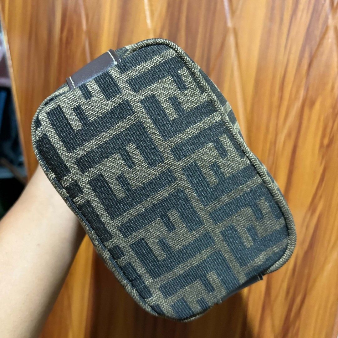 Fendi handbag (Category: Luxury Bags & Wallets) located in Carmen. Submitted by aquarius.00 (Listing ID 1461929155, Image 3). Description: excellent no issue.