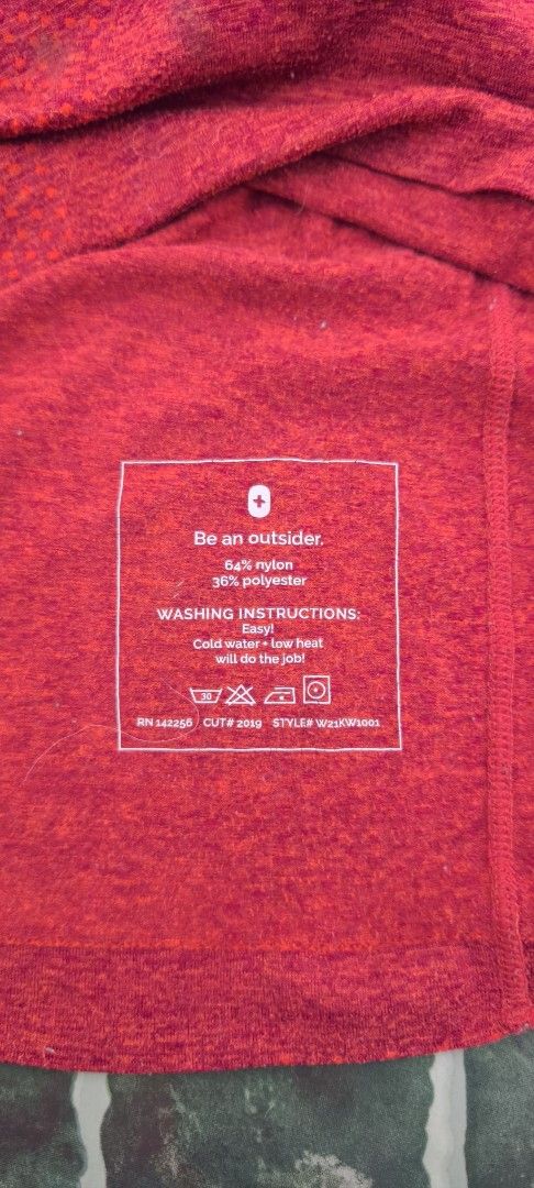 FIGS Salta Seamless Longsleeves (Category: Activewear) located in Caloocan City. Submitted by kimyhan (Listing ID 1461940929, Image 3). Description: Size XS 16 W x 24 L Excellent Condition Washed.