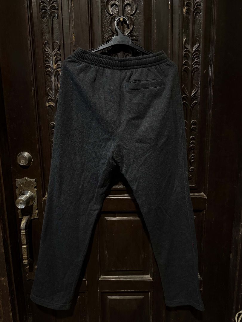 FILA Gray Joggers (Category: Joggers) located in Makati City. Submitted by thisjulia18 (Listing ID 1461840020, Image 3). Description: No Issues Size: Medium Shipping via J&T Courier (50 pesos only).