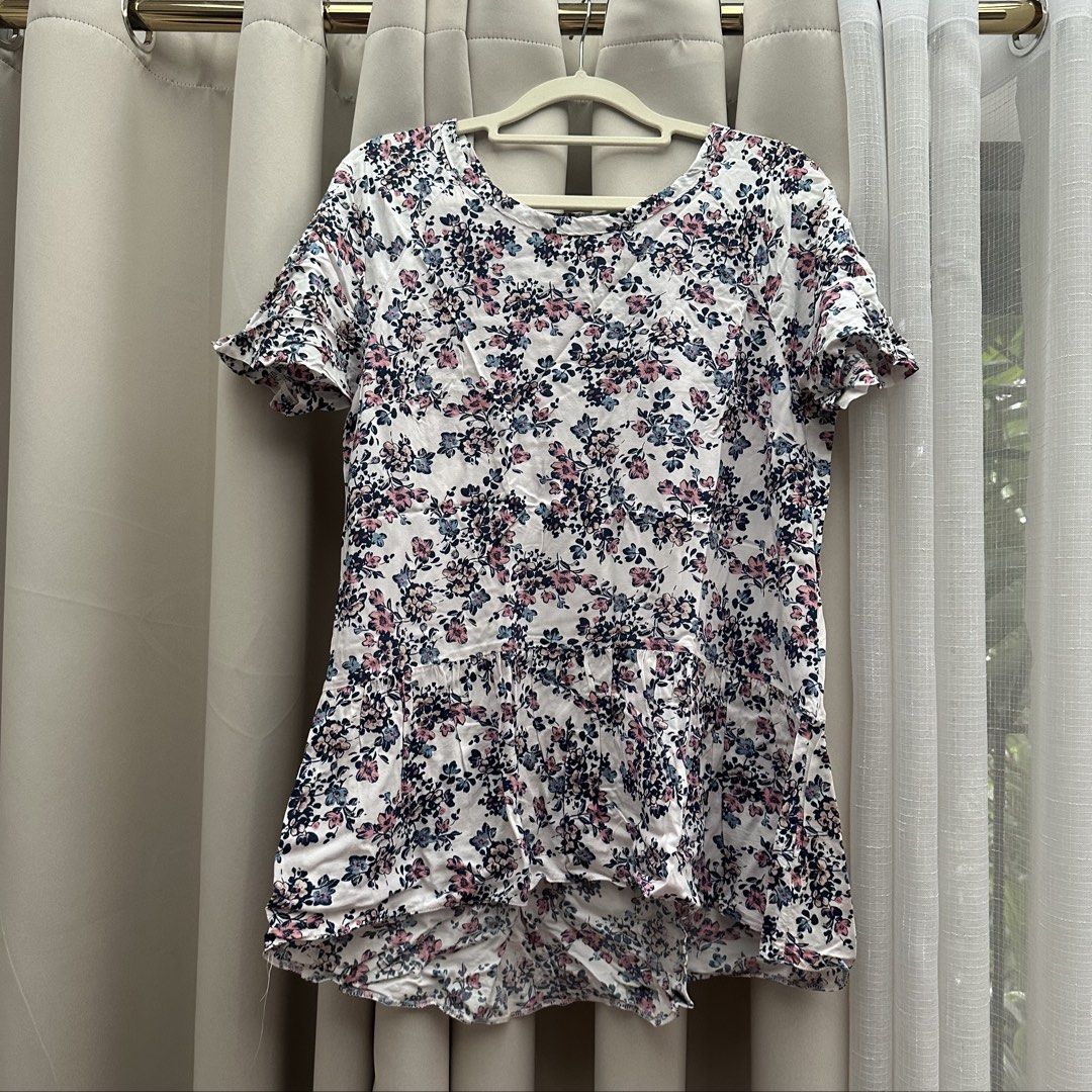 Floral Shirt (Category: Shirts) located in Cainta. Submitted by tooonico (Listing ID 1461934376, Image 1). Description: RFS: Decluttering MOP: GCash/Maya/Maribank/UB .