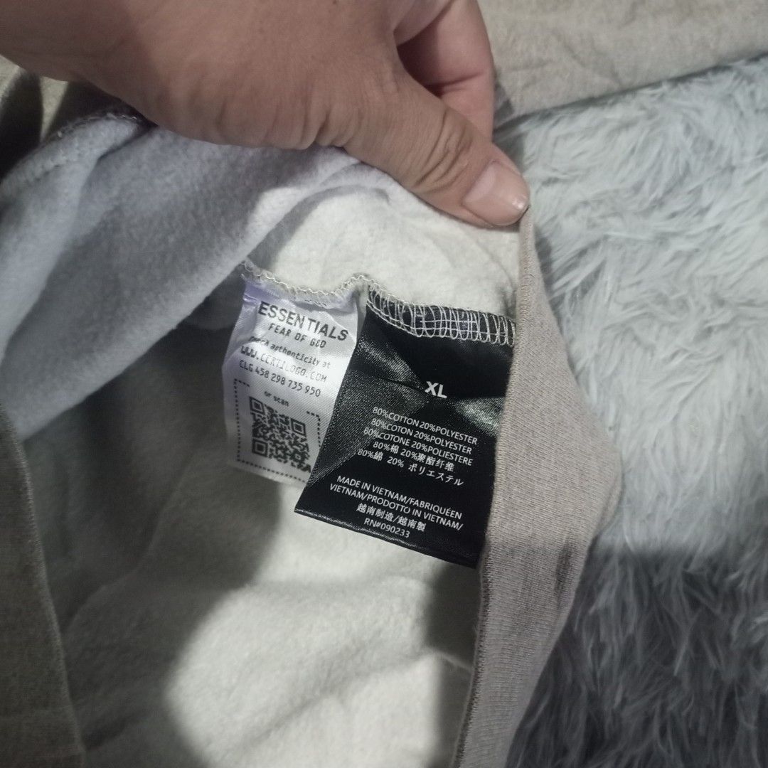 FOG essentials fleece jacket polo heether gray (Category: Activewear) located in Cebu City. Submitted by sukitriftshop474747 (Listing ID 1461847413, Image 3). Description: Excellent condition No issue Size XL 24x30 Colorate 9.8/10 Authentic Negotiable price.