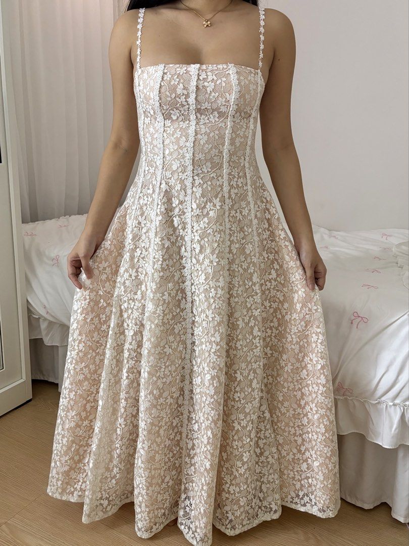 For rent: Elodie Blanche ౨ৎ (Category: Dresses) located in Carmona. Submitted by pinkprincess.rentals (Listing ID 1461860907, Image 3). Description: ౨ৎ Rental Dress in Biñan, Laguna ౨ৎ Elodie Blanche for rent! ౨ৎ Size S on tag (model: M) ౨ৎ ₱400 for 3 days.