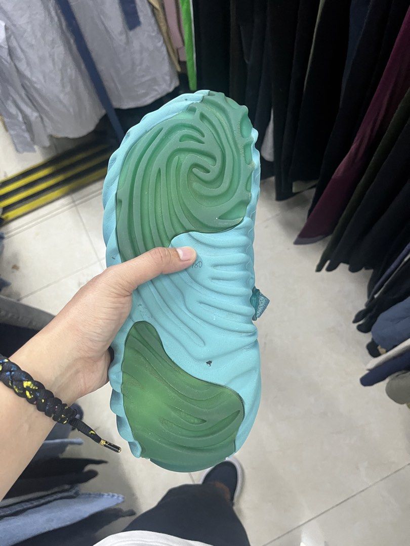 FOR SALE (Category: Slippers & Slides) located in Bulacan. Submitted by sef19 (Listing ID 1461816115, Image 2). Description: CROCS - size : 10-11men condition : excellent price : ₱1,480 - location : bulacan mop : gcash / jnt pm 📩📩📩📩.