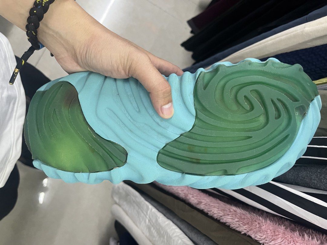 FOR SALE (Category: Slippers & Slides) located in Bulacan. Submitted by sef19 (Listing ID 1461816115, Image 3). Description: CROCS - size : 10-11men condition : excellent price : ₱1,480 - location : bulacan mop : gcash / jnt pm 📩📩📩📩.