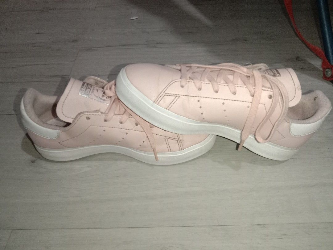 FOR SALE PRELOVED ITEMS (Category: Sneakers) located in Antipolo. Submitted by yourmamiii (Listing ID 1461839585, Image 2). Description: PRELOVED BUNDLE / TAKE ALL 👟🧢 ✨ Adidas Stan Smith GX1404 — clean & good condition ✨ May visible signs of use, please manage expectations before buying ✨ New Era 9FORTY NY Yankees Cap — adjustable ✨ Both authentic/preloved ✨ Clean and ready to wear 📌 Take all: ₱2,800 💬 Slightly negotiable for sure buyer 📍 RF